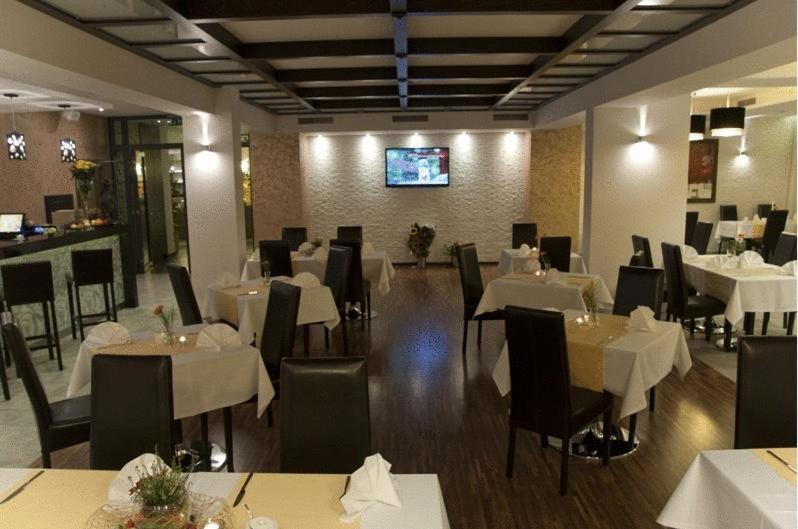 Hotel Vis A Vis Oleśnica Εξωτερικό φωτογραφία
