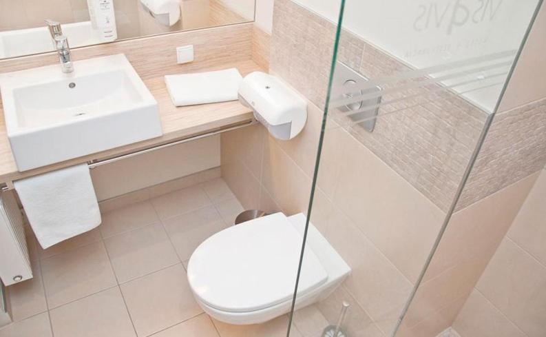 Hotel Vis A Vis Oleśnica Εξωτερικό φωτογραφία