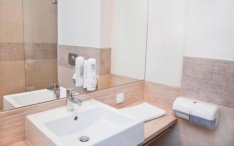 Hotel Vis A Vis Oleśnica Εξωτερικό φωτογραφία