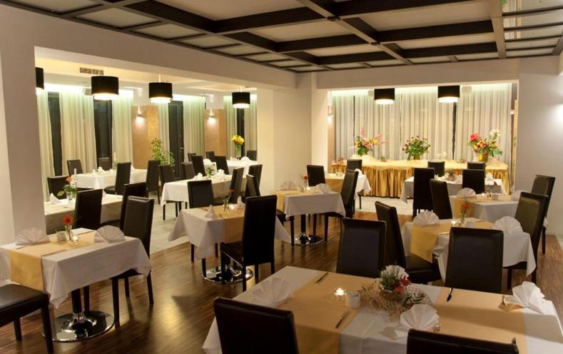 Hotel Vis A Vis Oleśnica Εξωτερικό φωτογραφία